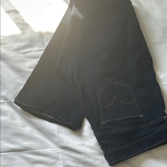 Shaping Bootcut Jeans in Dark Blue - Picture 6 of 6